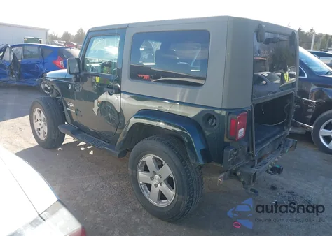 2010 Jeep Wrangler Sahara z USA, uszkodzony, nr VIN 1J4GA5D14AL141031